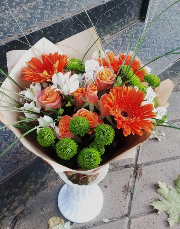 Букет цветов из: Герберы, Хризантемы, Альстромерии и Розы в Гидроузел