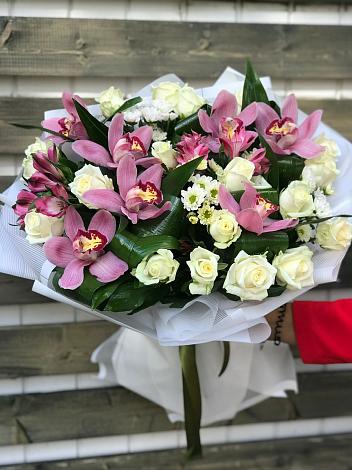 Букет цветов из: Розы и Хризантемы в Гидроузел