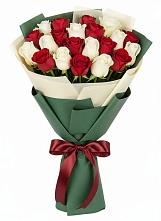 Букет Микс из красных и белых роз в Гидроузел