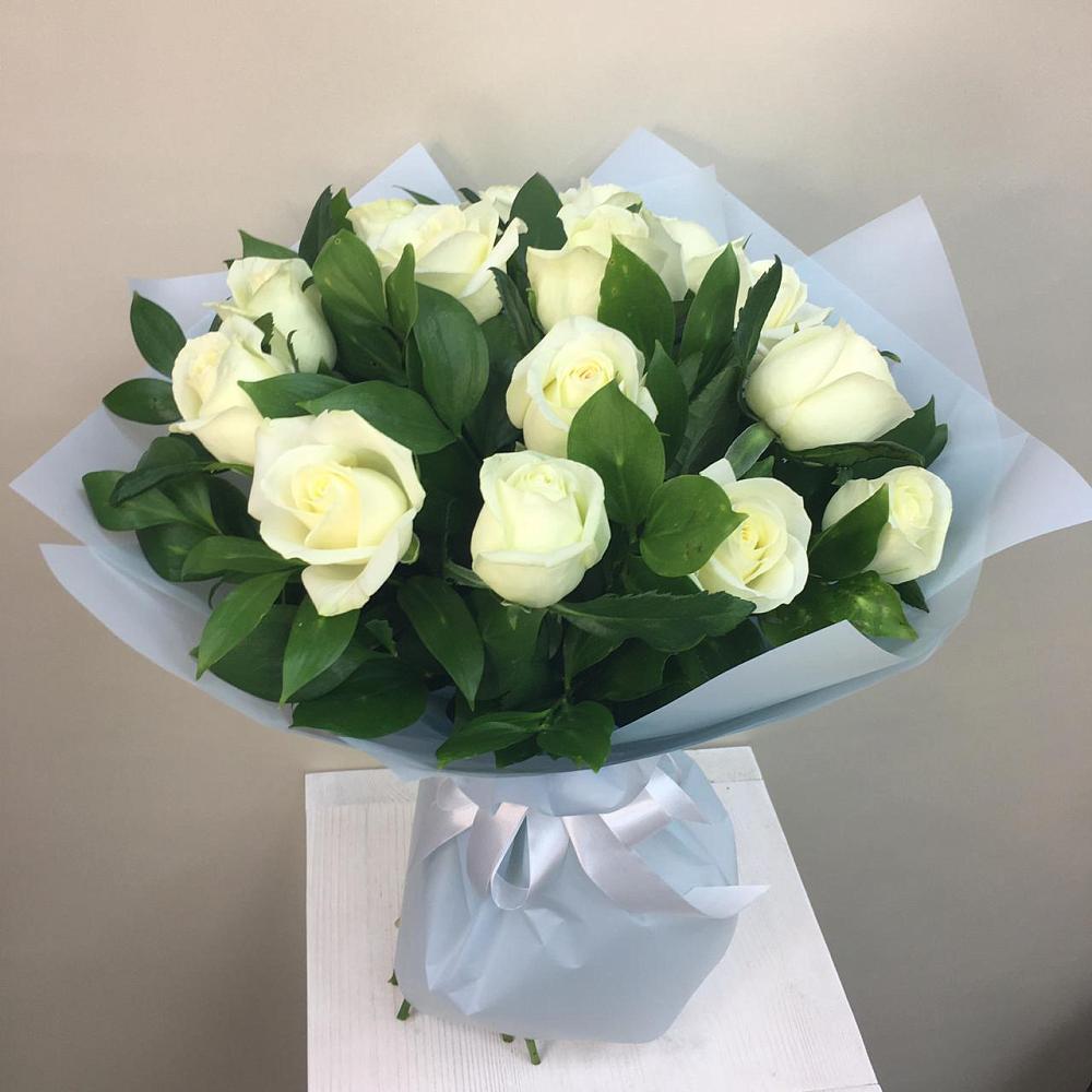 Букет 15 Белых роз Проуд в Гидроузел