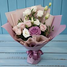 Букет цветов из:  Розы и Лизиантусы в Гидроузел