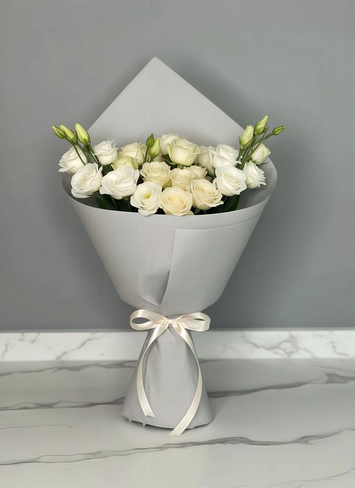 Букет цветов из: Розы и Лизиантусы в Гидроузел