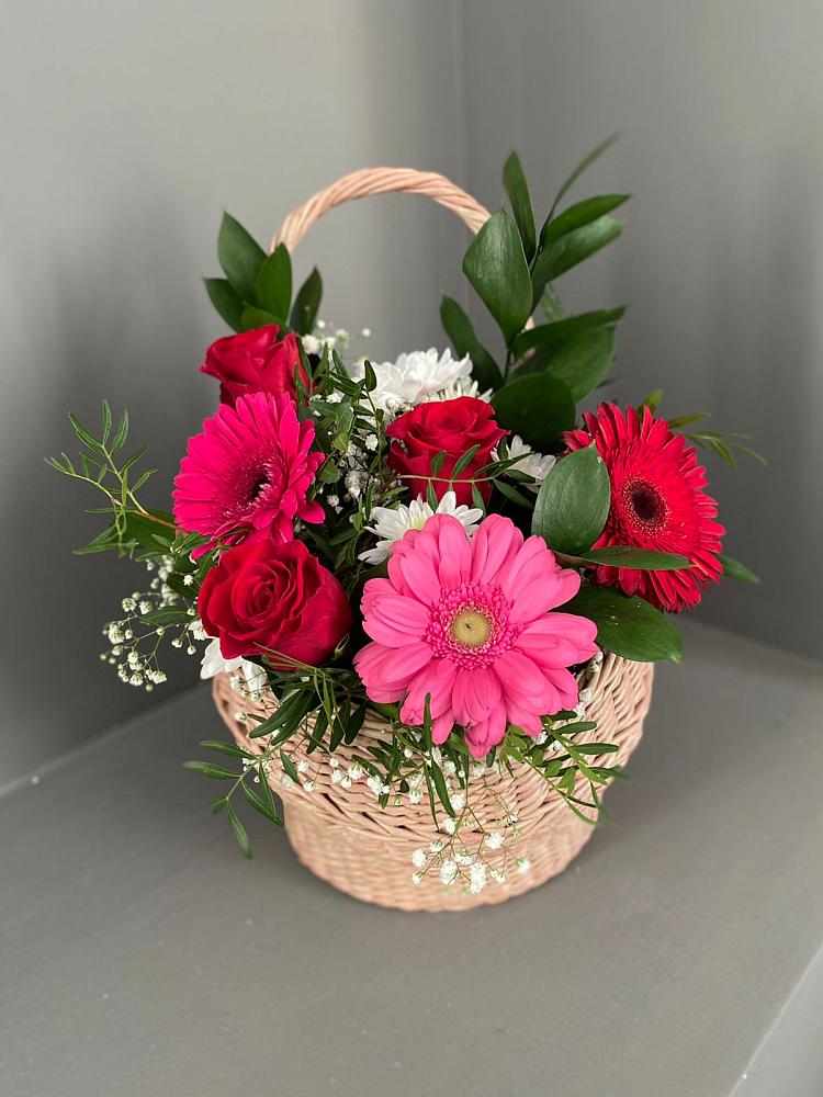 Цветочная композиция из Розы, Хризантемы и Герберы в корзине в Гидроузел