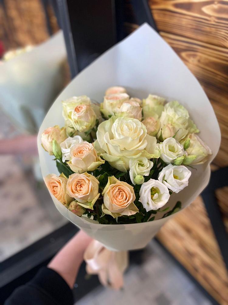 Букет цветов из: Розы и Лизиантусы в Гидроузел